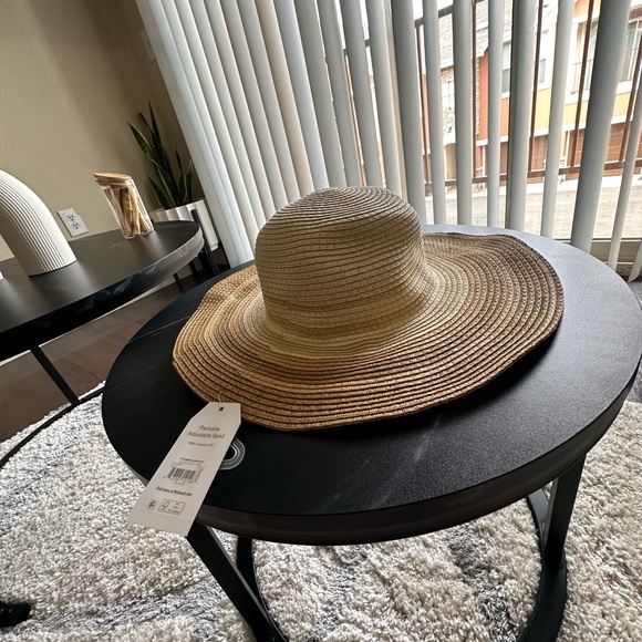 Cute, nude color beach hat. Never worn🤎 - Picture 2 of 2